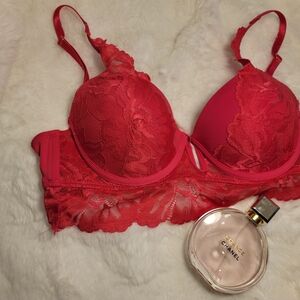 Marilyn Monroe Vibrant Red Lace Bra